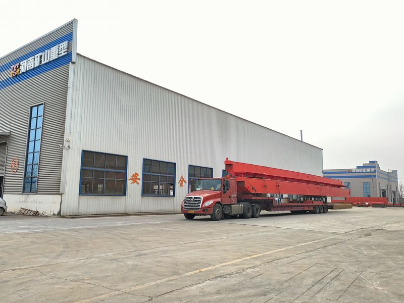 兩臺10噸 跨度28.4米電動葫蘆橋式起重機，發(fā)往山東威海